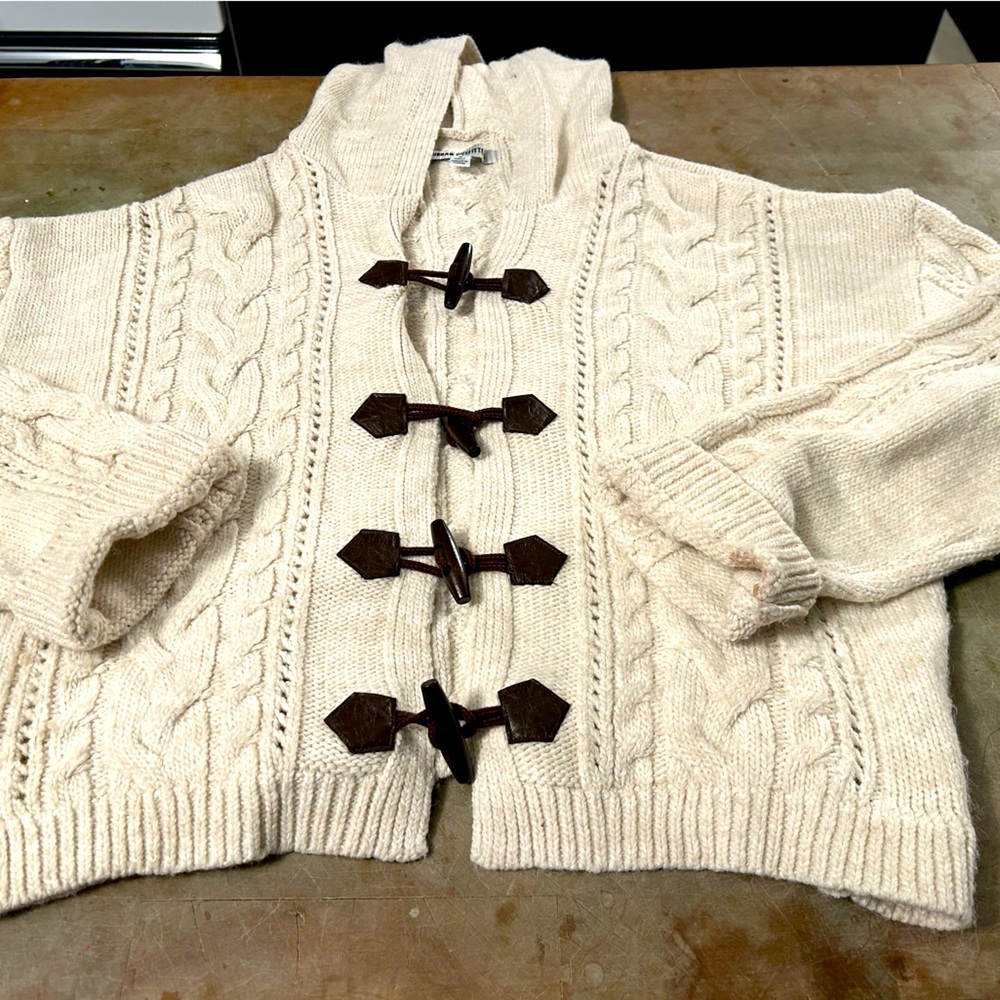 Women’s Urban outfitters sweater size large